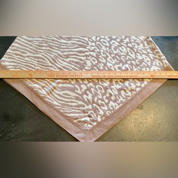 NEW WITH TAGS! Barefoot Dreams Ultra Lite Ocean Breeze PONCHO in Faded Rose OS - Picture 13 of 14